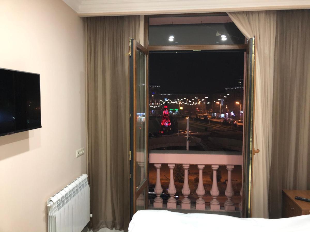 Квартира Около Станции Метро С Балконами Yerevan Exterior photo