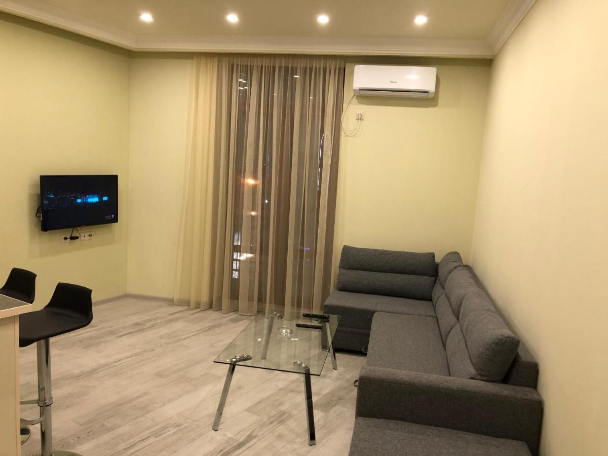 Квартира Около Станции Метро С Балконами Yerevan Exterior photo